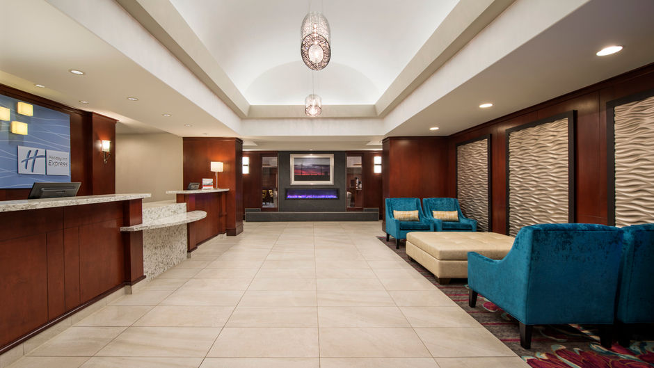 Holiday Inn Express Lobby