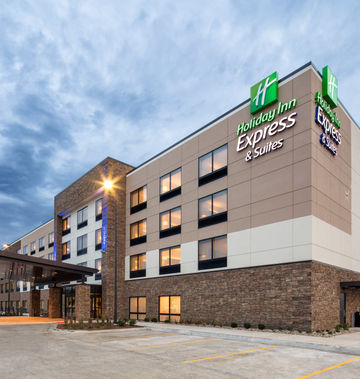 Holiday Inn Express & Suites Riverfront