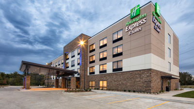 Holiday Inn Express & Suites Riverfront
