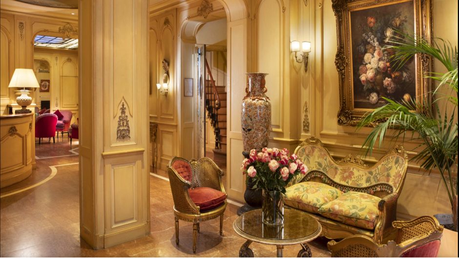 Hotel Belfast Lobby