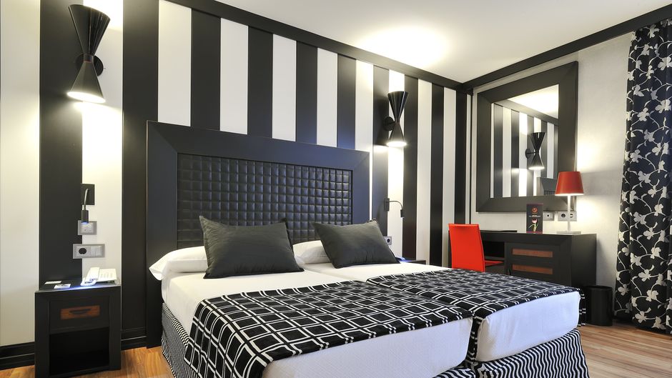 Salles Hotel Aeroport Girona Room