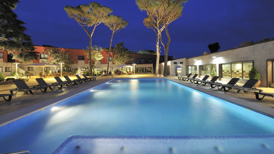 Salles Hotel Aeroport Girona Pool