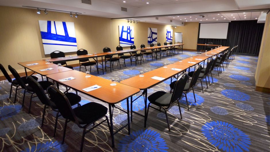 Holiday Inn Express & Suites Meeting
