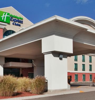 Holiday Inn Express Hotel & Suites