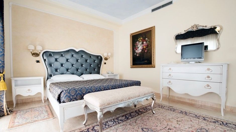 Grand Hotel President Suite