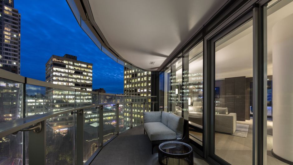 Paradox Hotel Vancouver Exterior