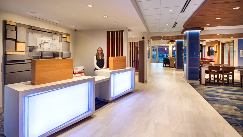 Holiday Inn Express & Suites Terrace Exterior