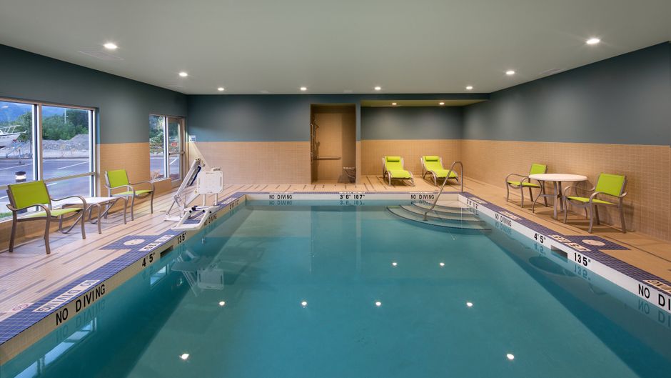 Holiday Inn Express & Suites Terrace Pool