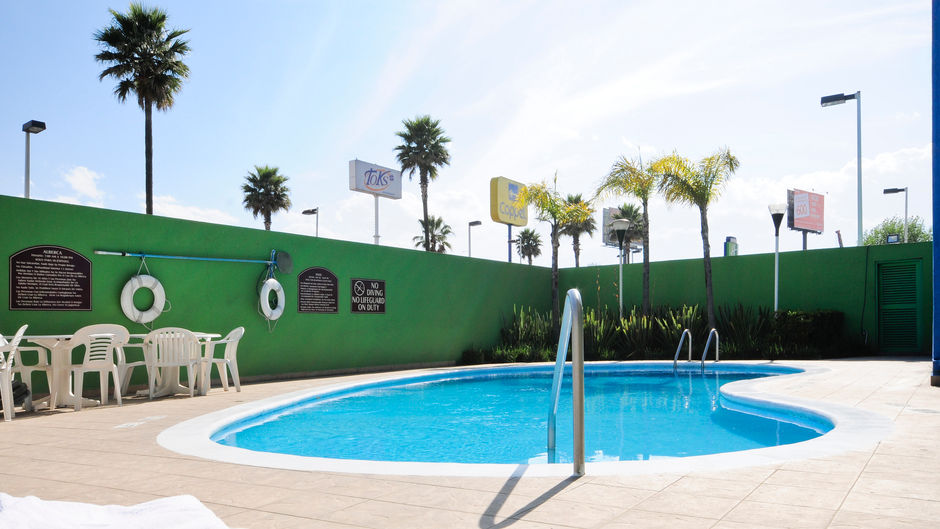 Holiday Inn Express Hotel & Suites Pool