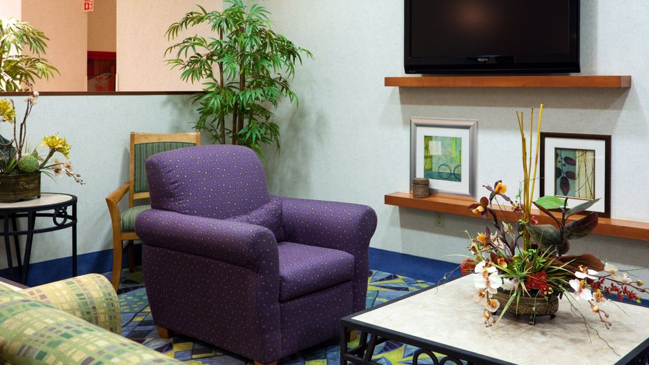 Holiday Inn Express Hotel & Suites Lobby