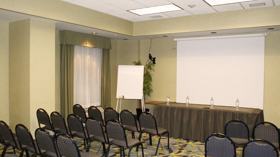 Holiday Inn Express Hotel & Suites Meeting