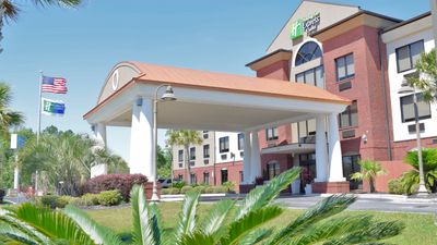 Holiday Inn Express Hotel & Suites