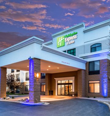 Holiday Inn Express & Suites Cedar Falls