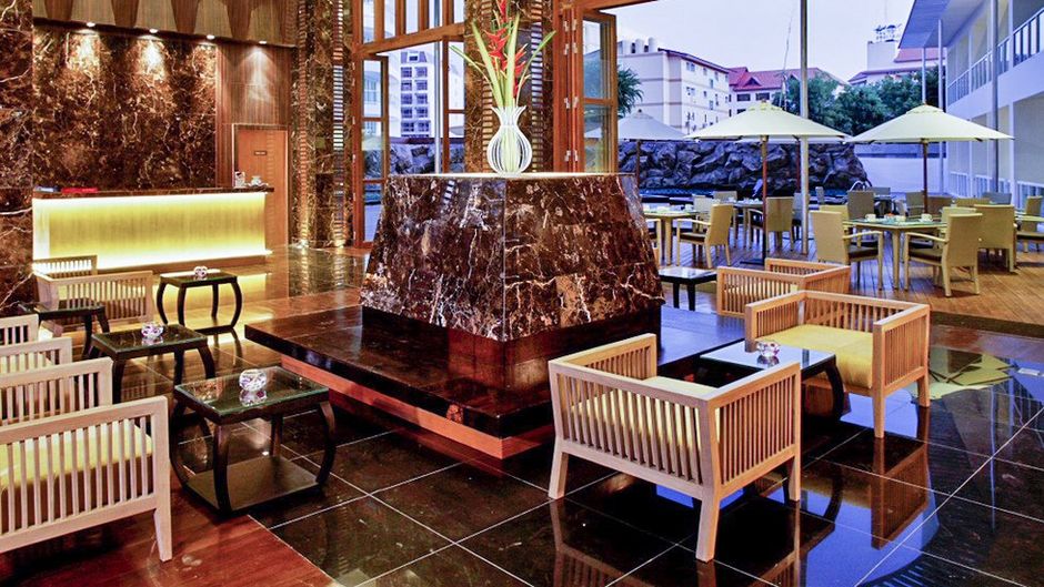 Centara Nova Hotel & Spa Pattaya Lobby
