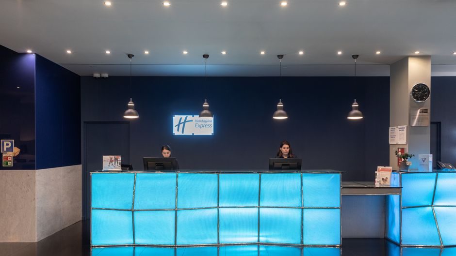 Holiday Inn Express Lisbon Alfragide Lobby