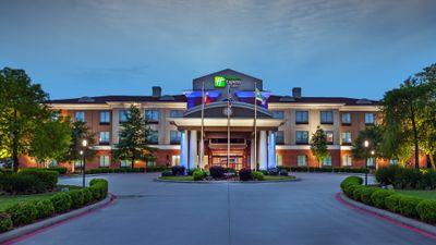 Holiday Inn Express Hotel & Suites