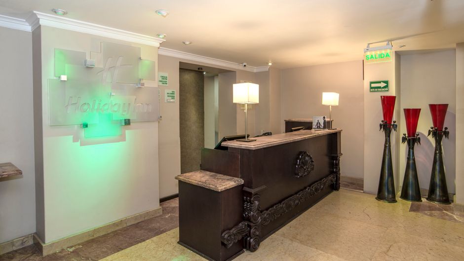 Holiday Inn Hotel & Suites Lobby