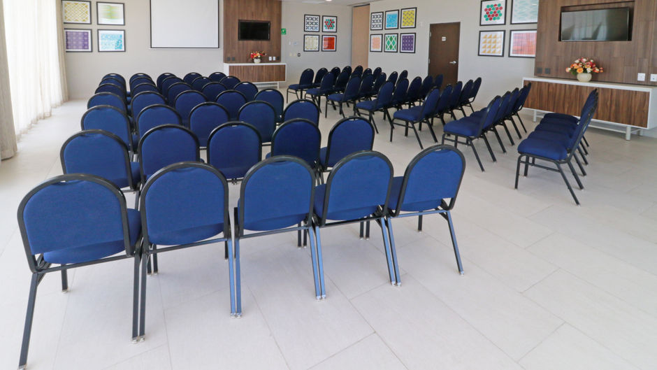 Holiday Inn Express & Suites Meeting