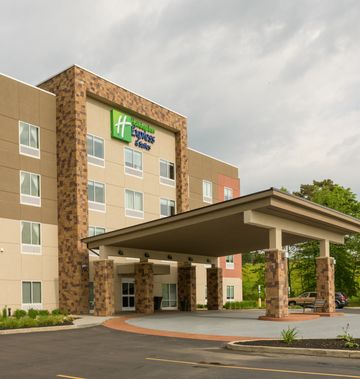 Holiday Inn Express & Suites Jamestown