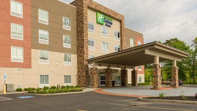 Holiday Inn Express & Suites Jamestown