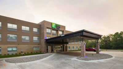Holiday Inn Express & Suites Portage