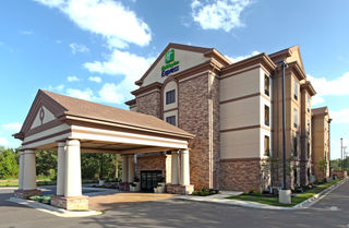 Holiday Inn Express Hotel & Sts Maumelle