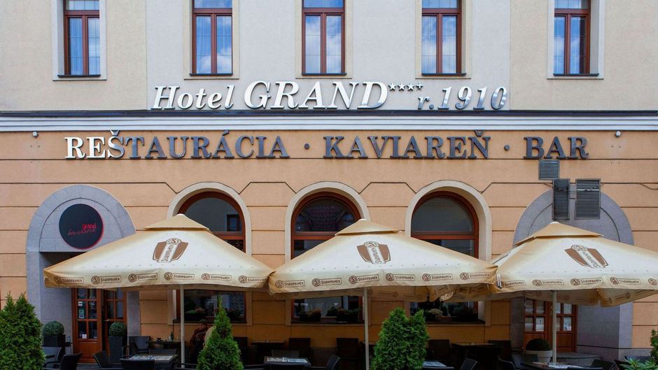 Hotel Grand Exterior
