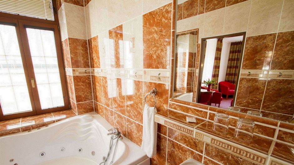 Hotel Grand Room