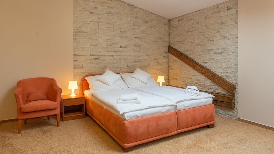 Hotel Grand Room