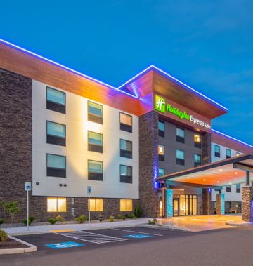 Holiday Inn Express & Suites Camas