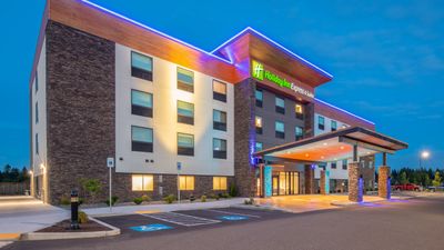 Holiday Inn Express & Suites Camas