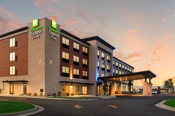 Holiday Inn Express & Suites Racine