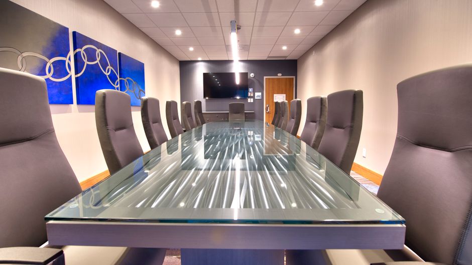 Holiday Inn Express & Suites Vaudreuil Meeting
