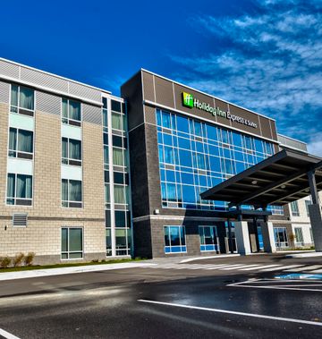 Holiday Inn Express & Suites Vaudreuil