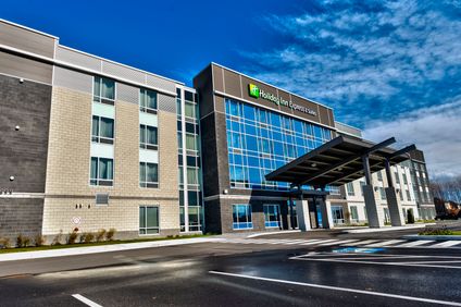 Holiday Inn Express & Suites Vaudreuil