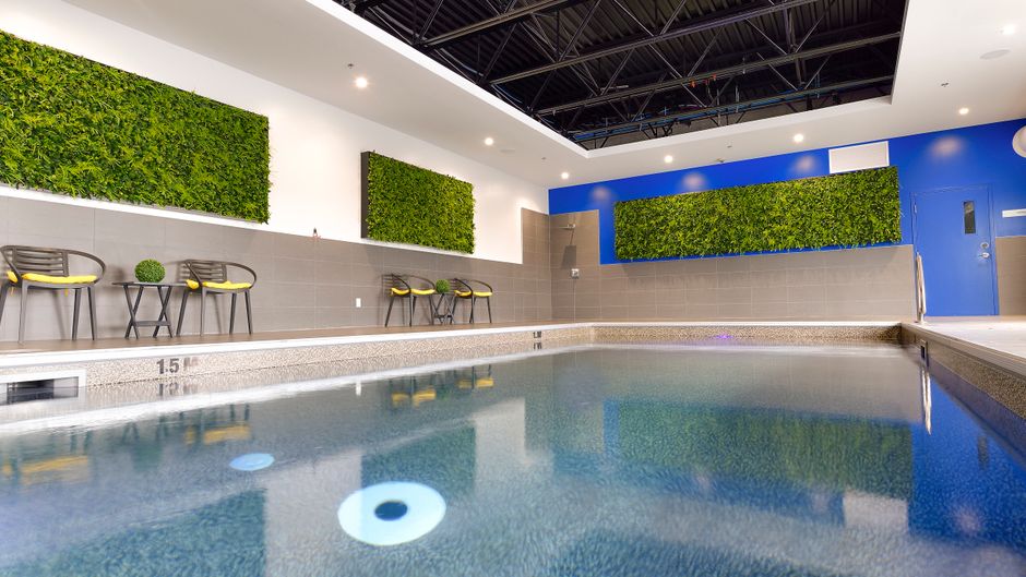 Holiday Inn Express & Suites Vaudreuil Pool