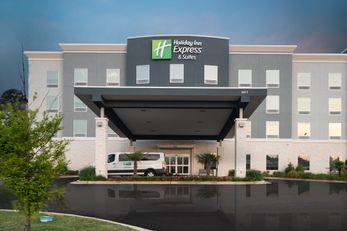 Holiday Inn Express & Suites Airport