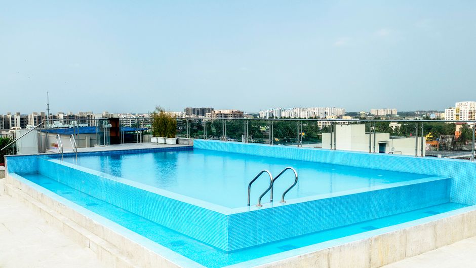Holiday Inn Kolkata Airport Pool