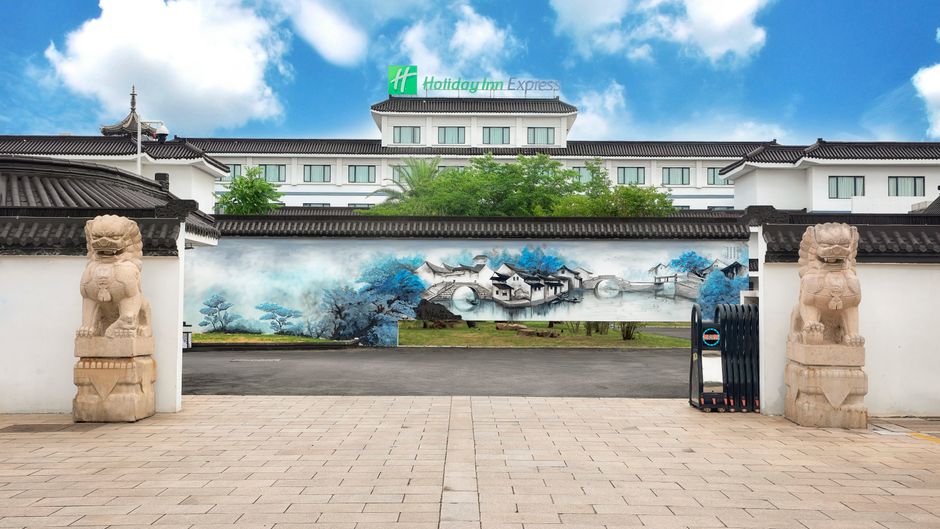 Holiday Inn Express Suzhou Zhouzhuang Exterior