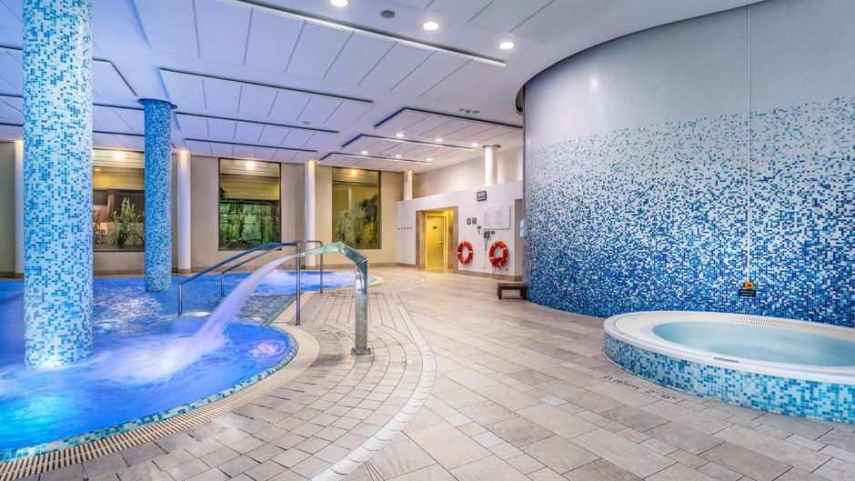 Holiday Inn Pool
