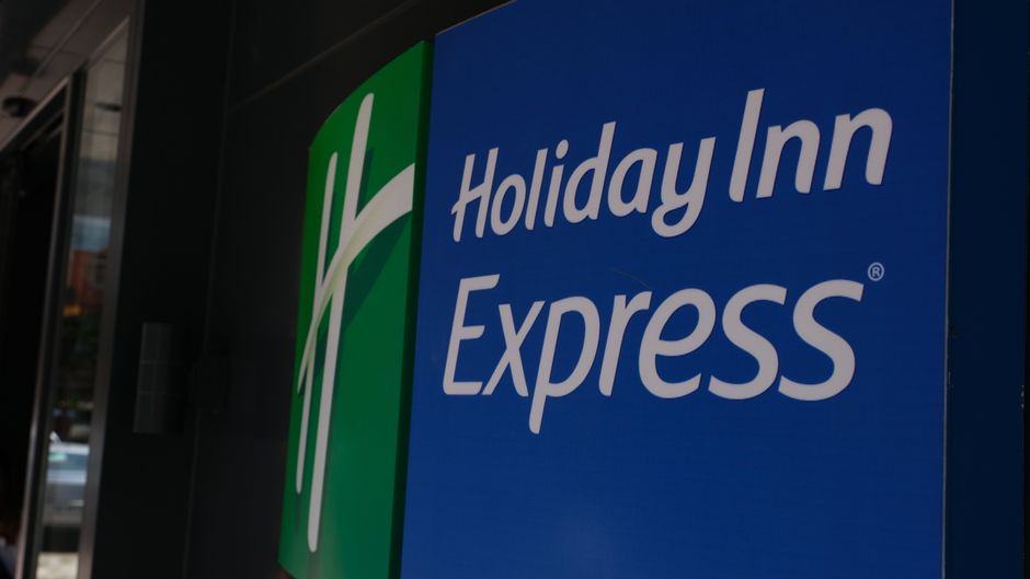 Holiday Inn Express Atakoy Metro Exterior