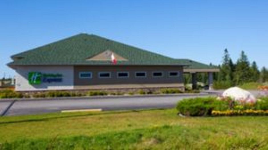 Holiday Inn Express Dryden Exterior