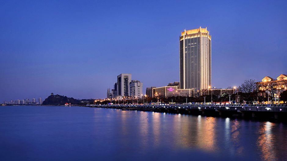 Crowne Plaza Zhenjiang Exterior