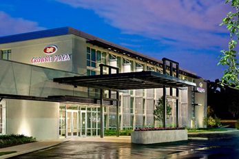 Crowne Plaza Glen Ellyn-Lombard-Downers