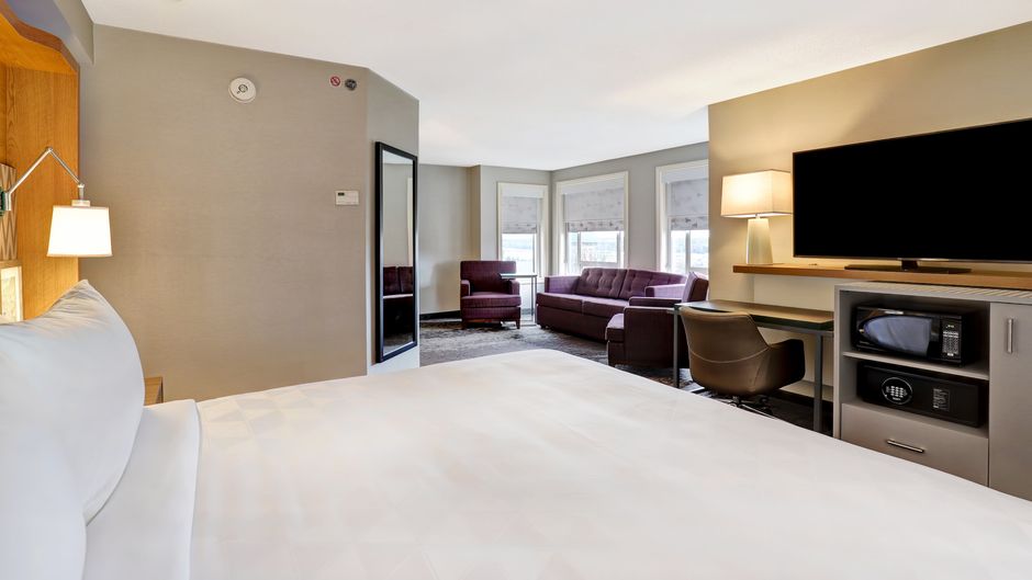 Holiday Inn Downtown Parliament Hill Room