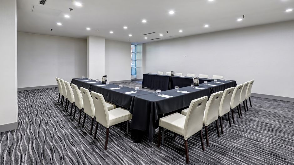 Holiday Inn Downtown Parliament Hill Meeting