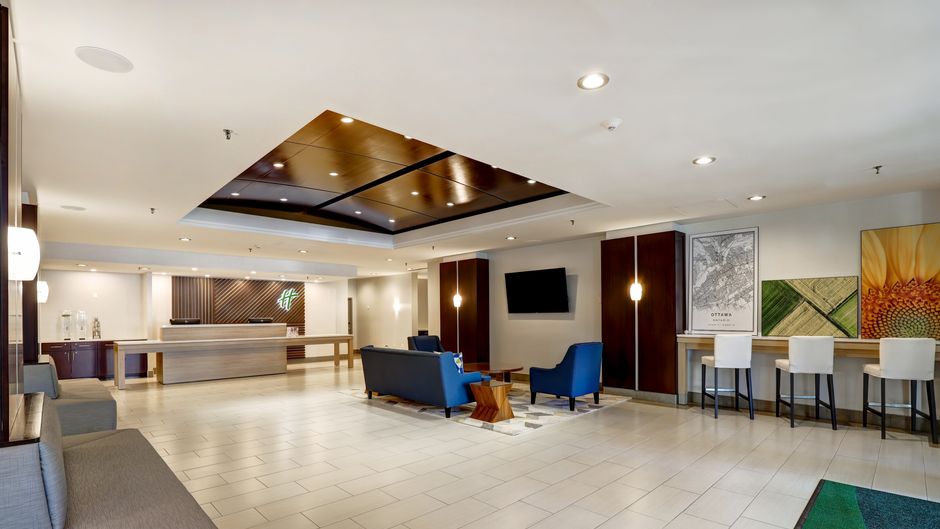 Holiday Inn Downtown Parliament Hill Lobby