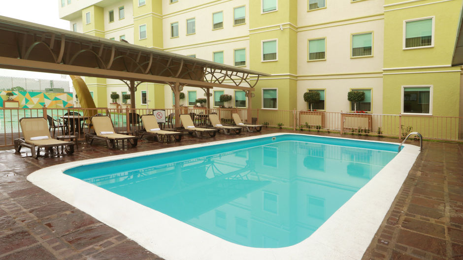 Staybridge Suites Queretaro Pool