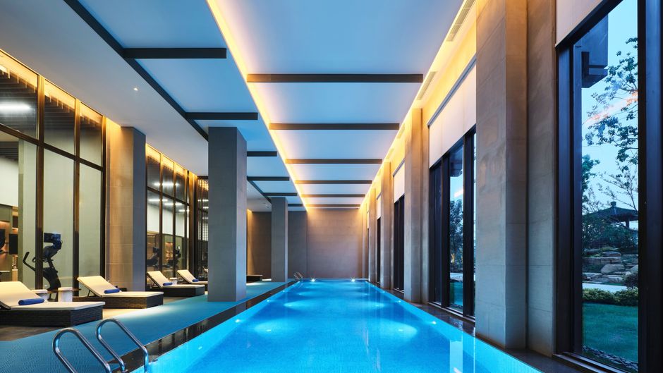 Crowne Plaza Lake View Pool