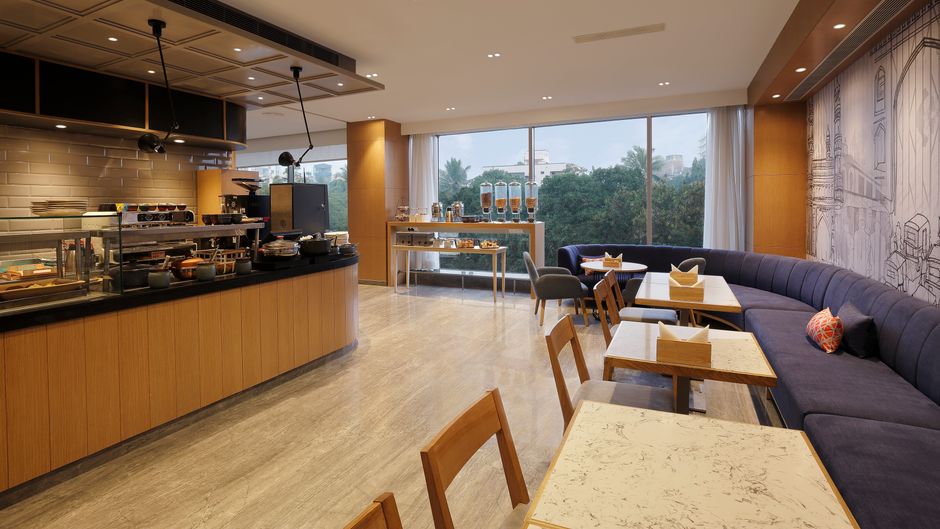Holiday Inn Express Banjara Hills Restaurant